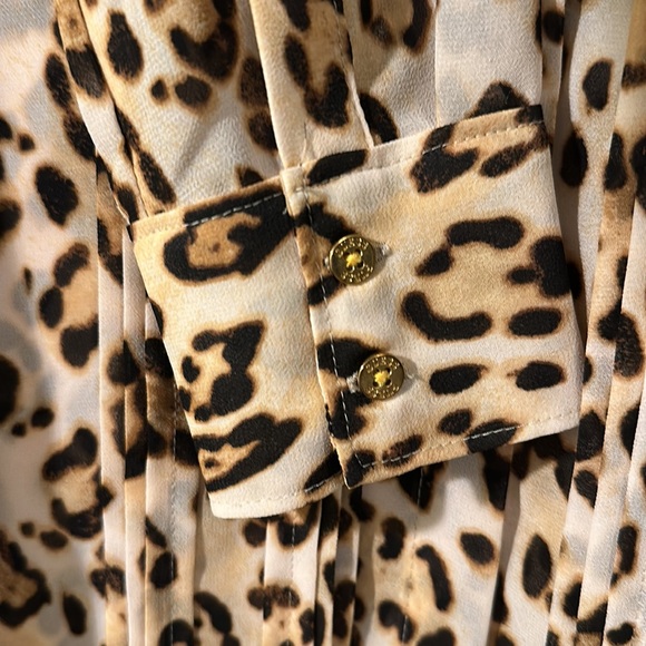 EUC. Leopard print blouse by Guess - Picture 4 of 4